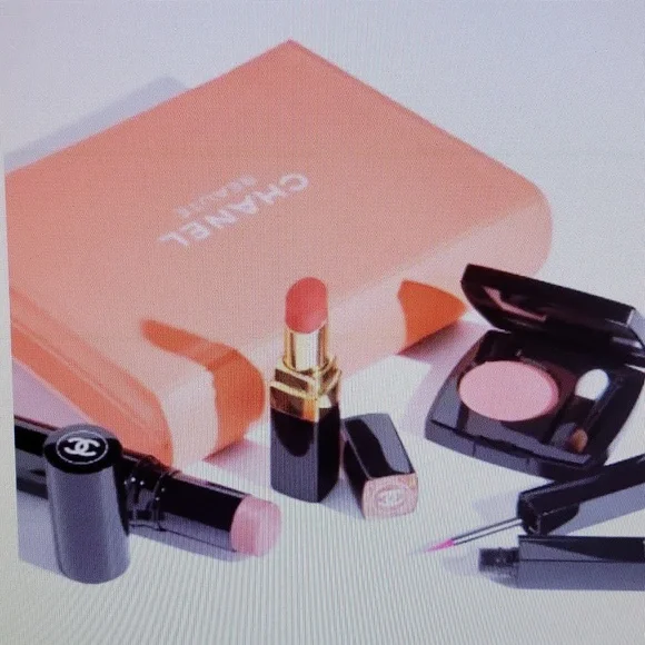 Chanel Makeup takeaways  The Nature Getaway - Picture 5 of 13